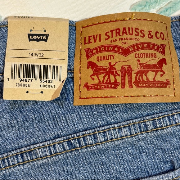 Levi's Hypersoft High-Rise Denim Jeans Cutoff Shorts Size 14/W32 NWT - Picture 8 of 11